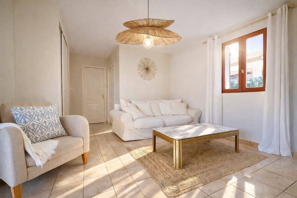 Charming villa for 4 people, private pool between sea and mountains 1