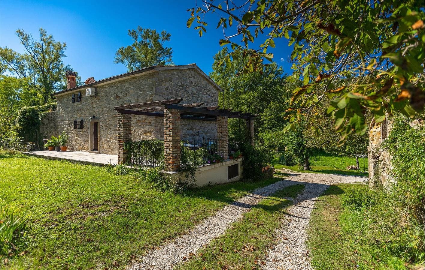 Foto 3 von 54: Geräumige 150 m² große Wohnung mit Pool, WLAN, Klimaanlage und kostenlosen Parkplätzen