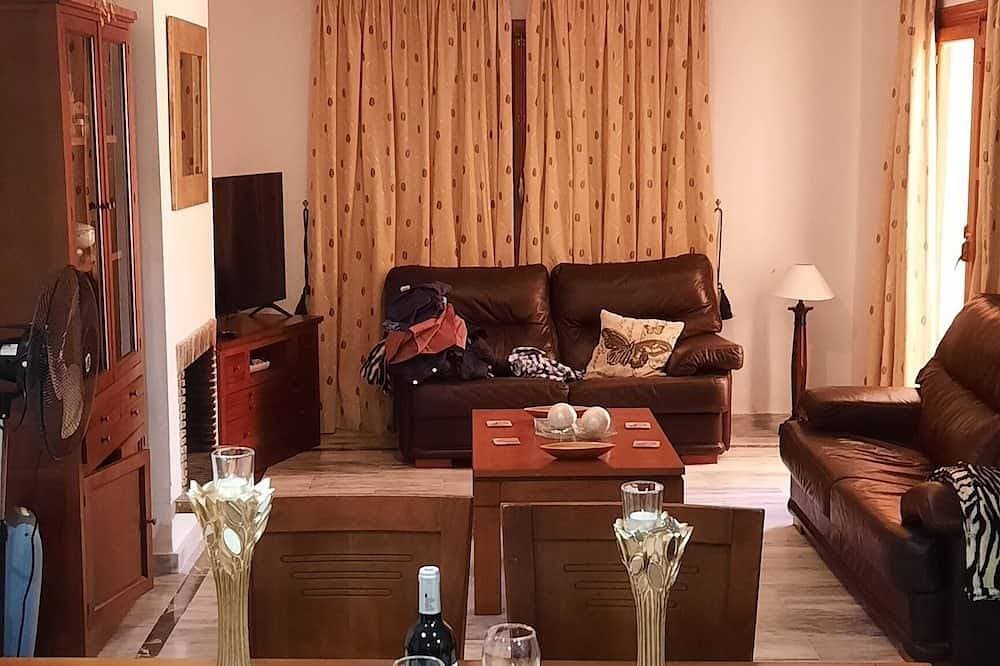 Foto 7 von 28: Gut ausgestattete 2 Schlafzimmer, 2 Badezimmer Apartment im Poolbereich
