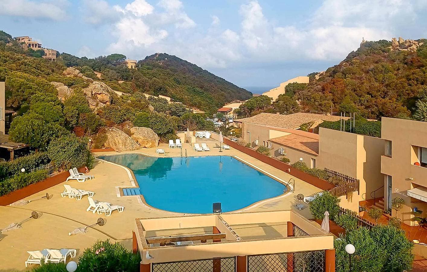 Foto 11 von 26: Gemütliche Ferienwohnung mit Pool, Küche und nur 1 km vom Li Cozi Beach entfernt