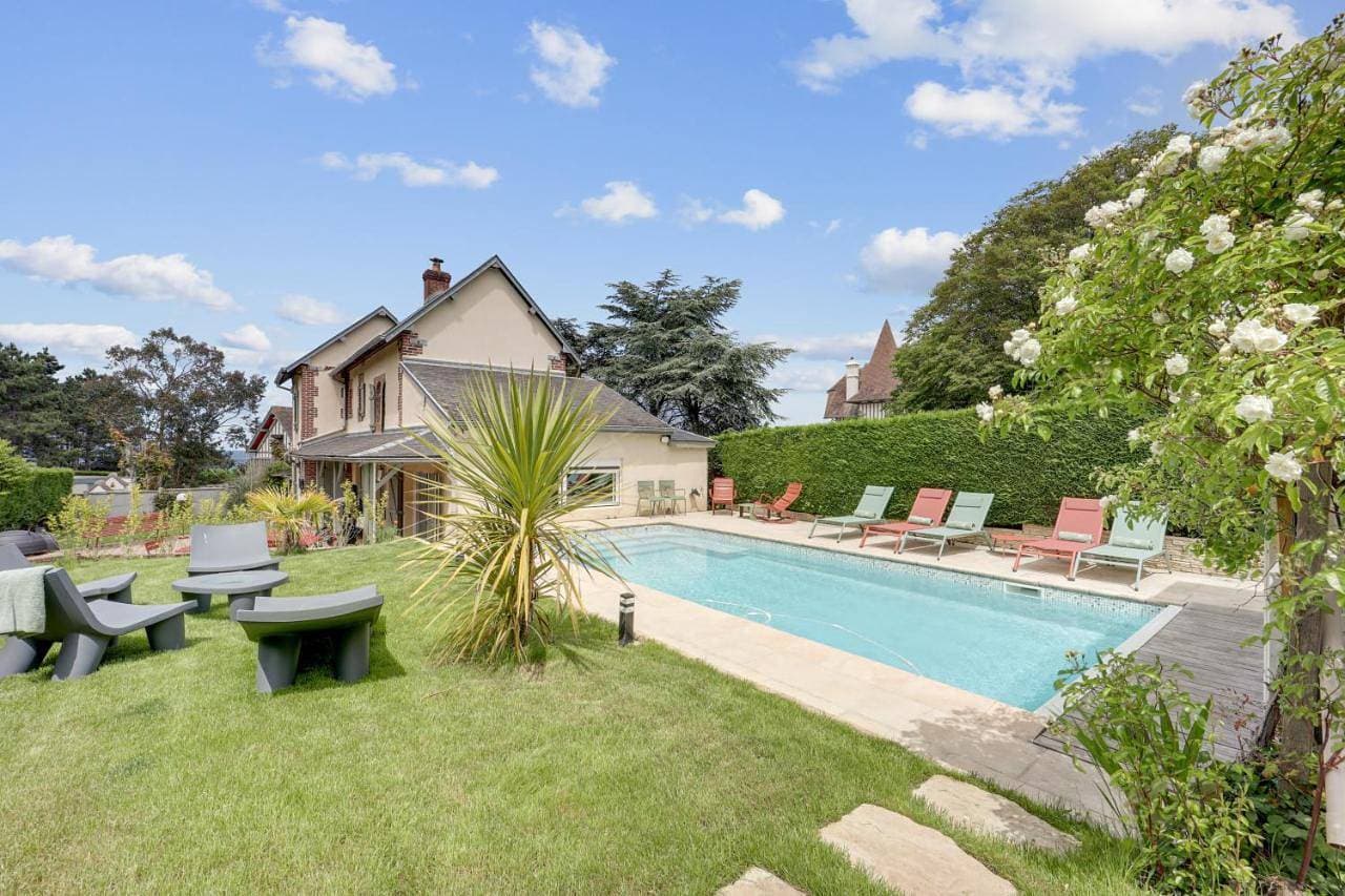 Foto 2 von 5: Villa with Private Pool