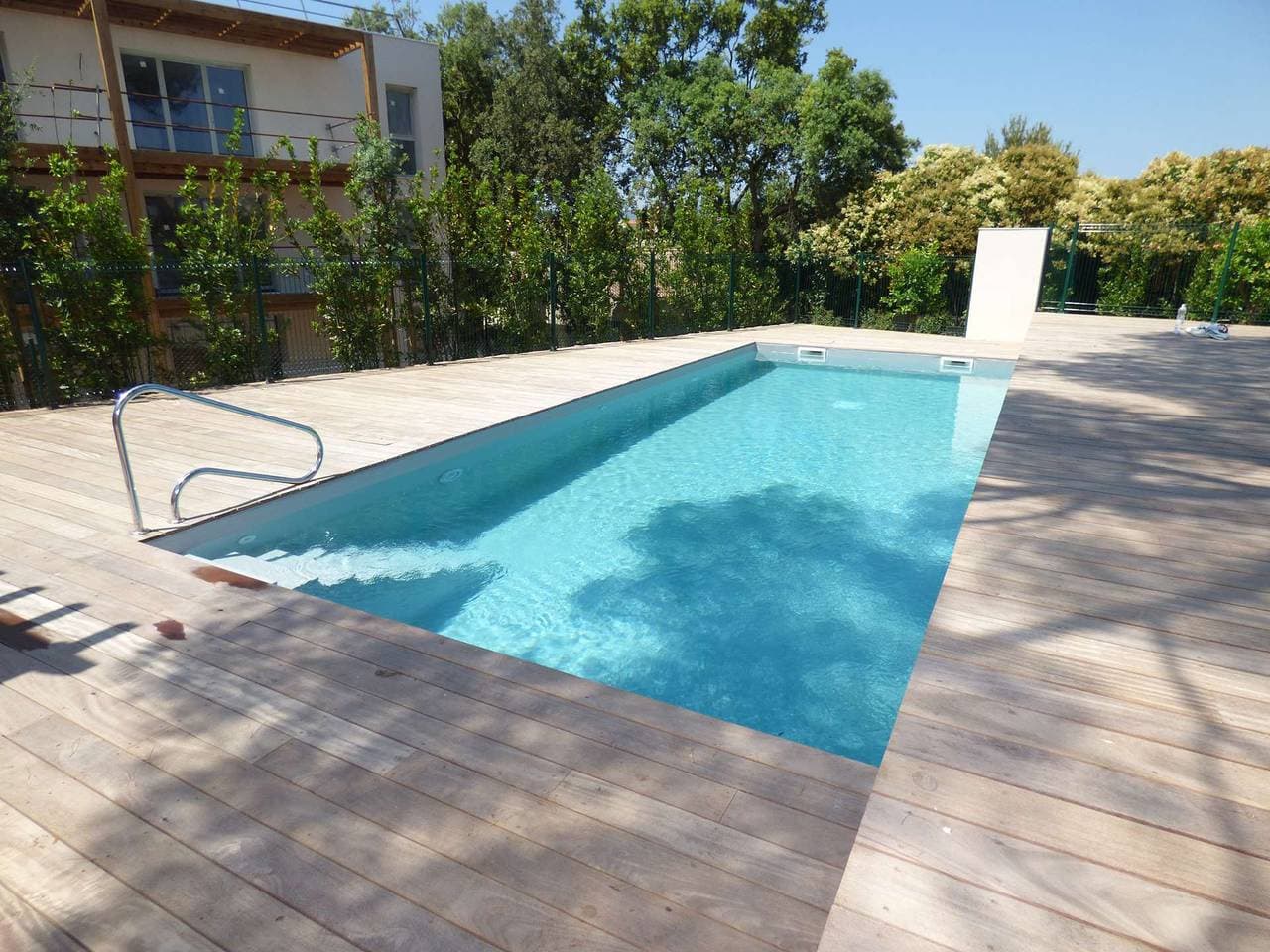 Modern, Swimmingpool, privater Parkplatz, Klimaanlage, 2 Schlafzimmer 1