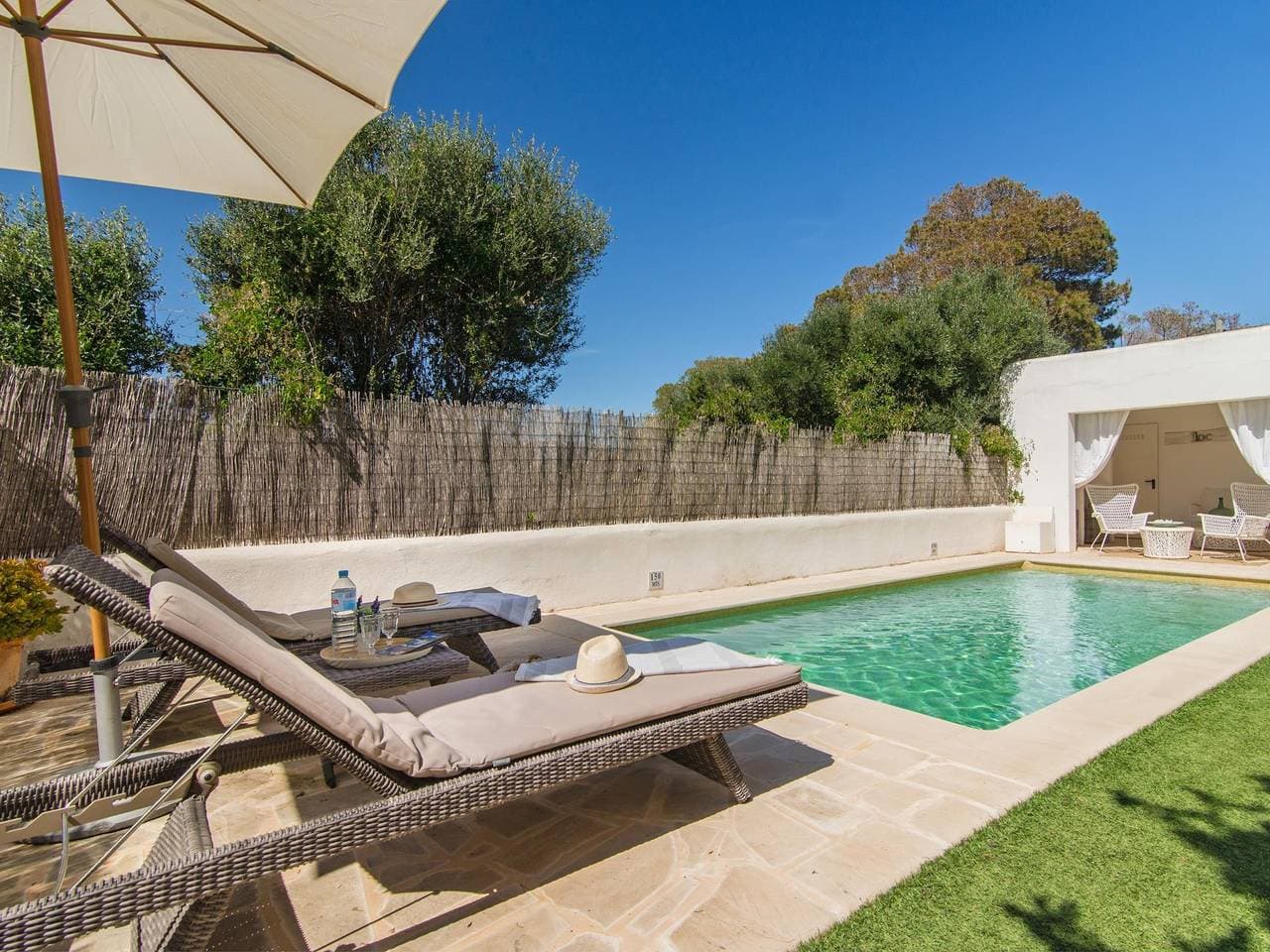 Foto 7 von 45: Ein hübsches Chalet im Ibicenco-Stil für bis zu 5 Erwachsene und 1 Kind mit Pool