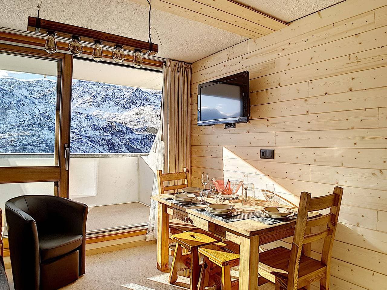 Foto 5 von 22: Renoviertes Studio am Pistenrand mit Balkon und Wifi