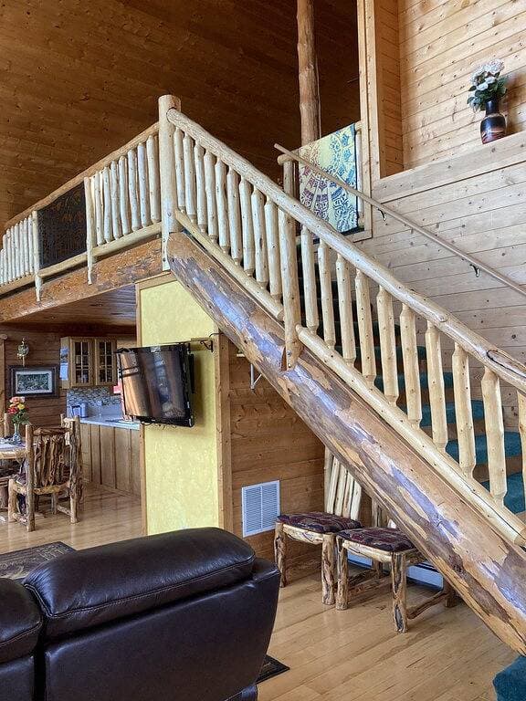 Foto 2 von 36: Gemütliches, ruhiges kleines Stadthaus aus Holz. Mit wunderschönem Bergblick.