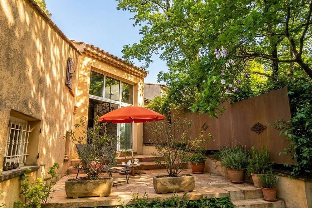 Foto 9 von 30: Charmante Cottages, privater beheizter Pool und Solarium im Innenbereich, privater Außenbereich