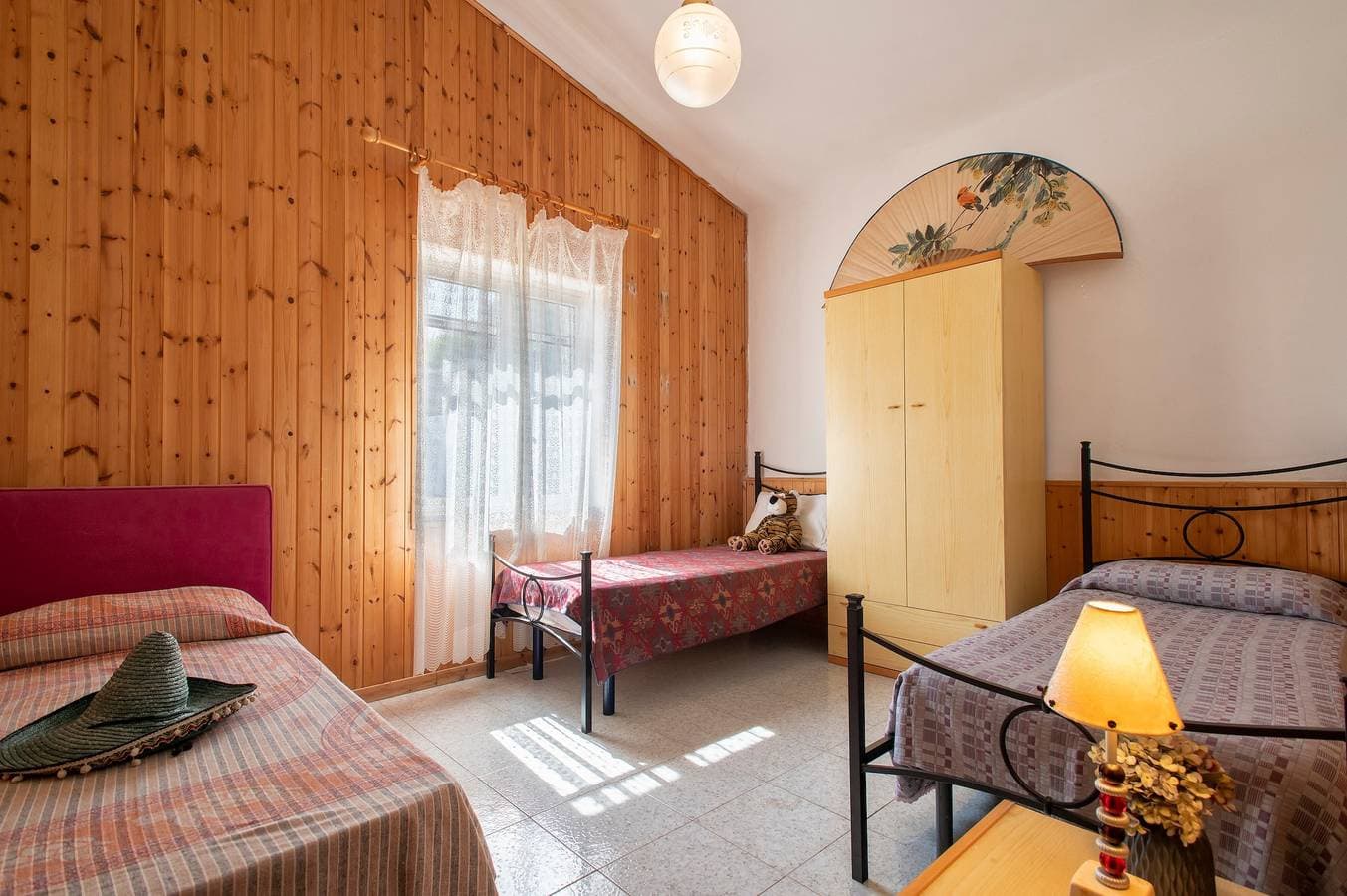 Foto 7 von 30: Ferienwohnung "Panoramico Isola Rossa" mit Meerblick, privater Terrasse und Klimaanlage