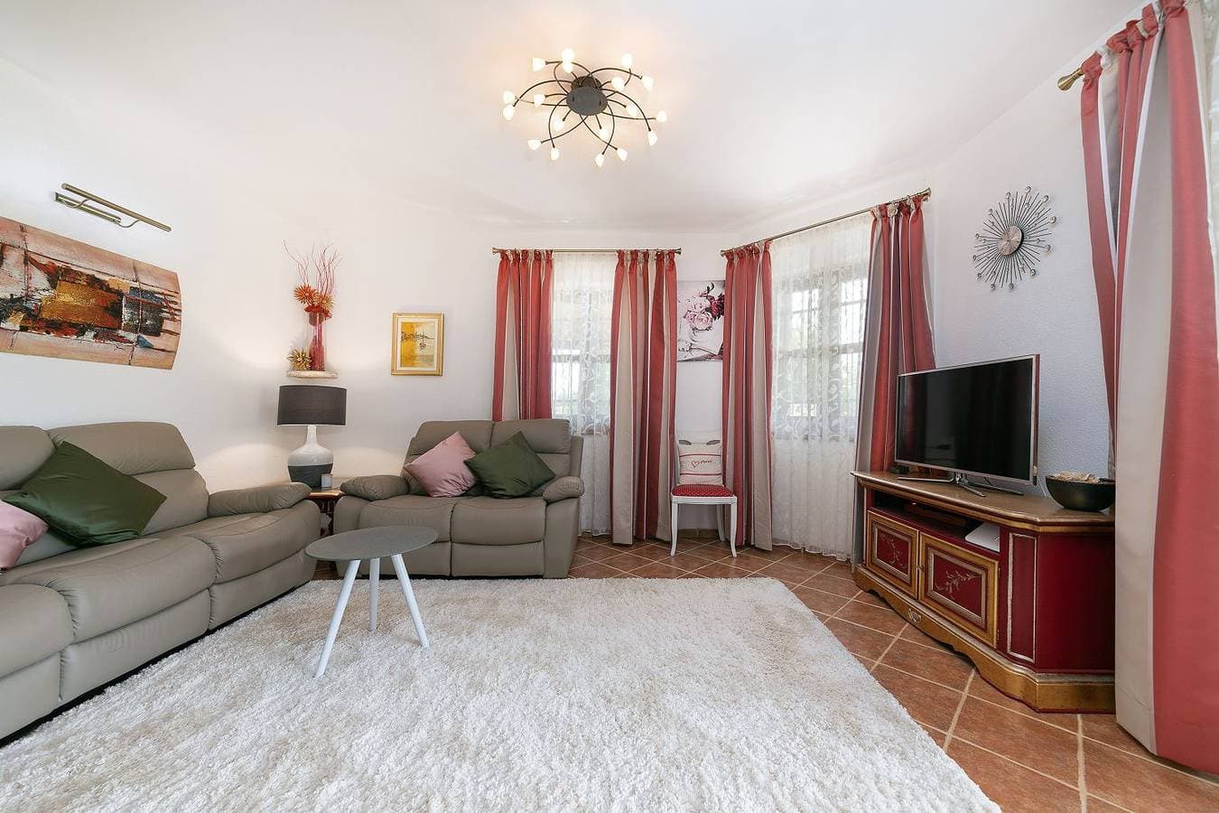 Foto 12 von 40: Mediterrane Villa mit privatem Salzwasserpool, Babybett, Whirlpool, Tischtennis, Spielplatz