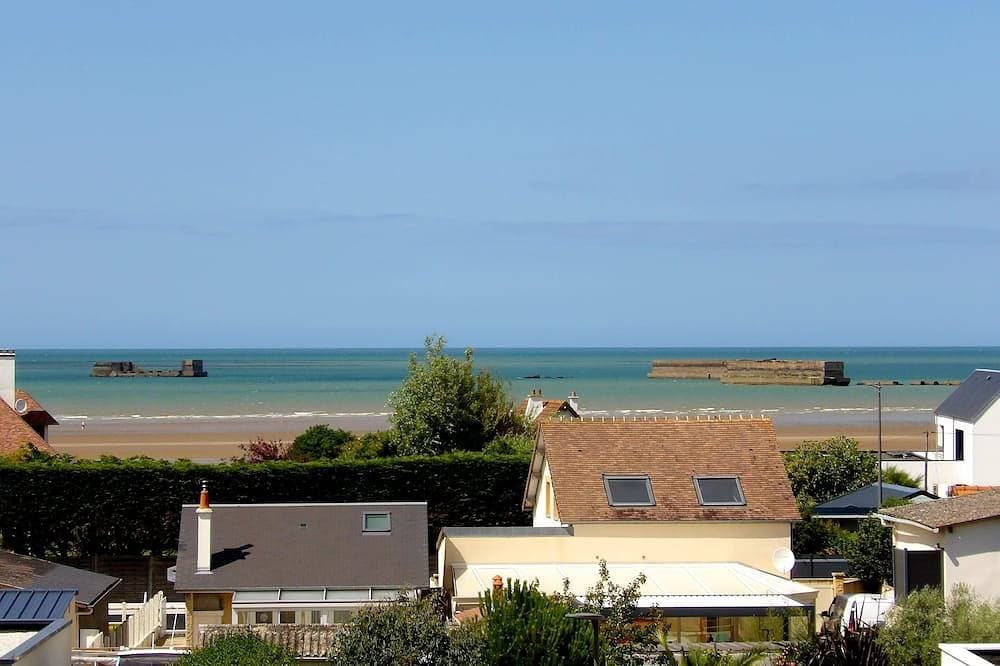La Rose des Vents\" duplex apartment with sea view and Arromanches pontoons 1