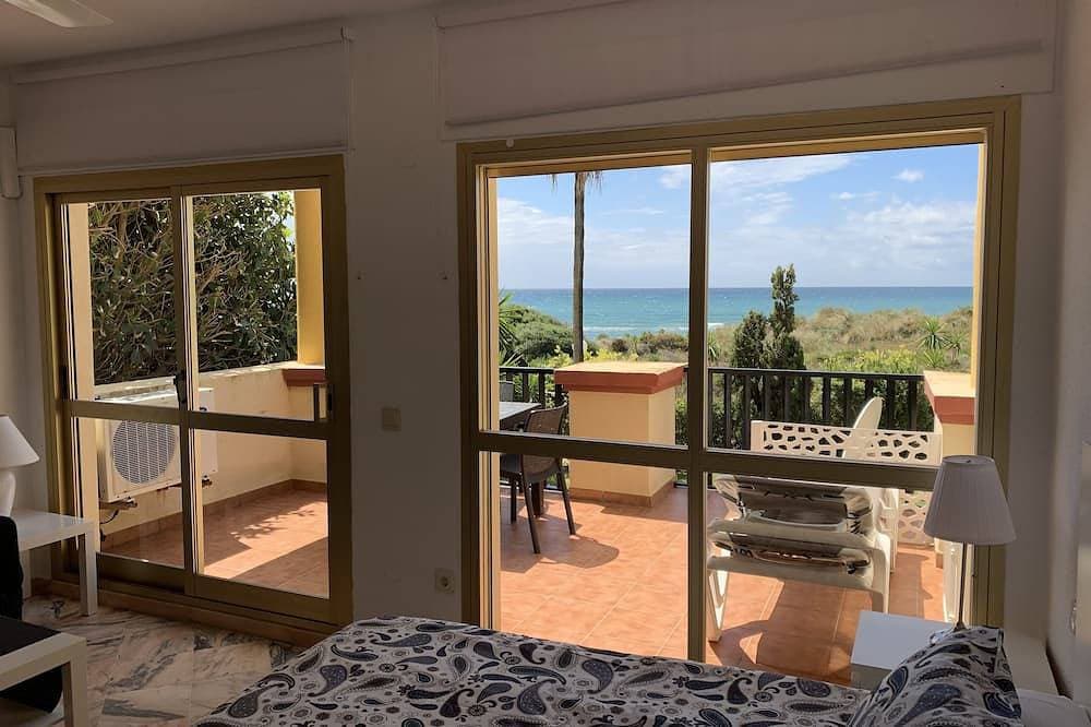 Foto 4 von 16: Apartment 817 on the beachfront with sea views