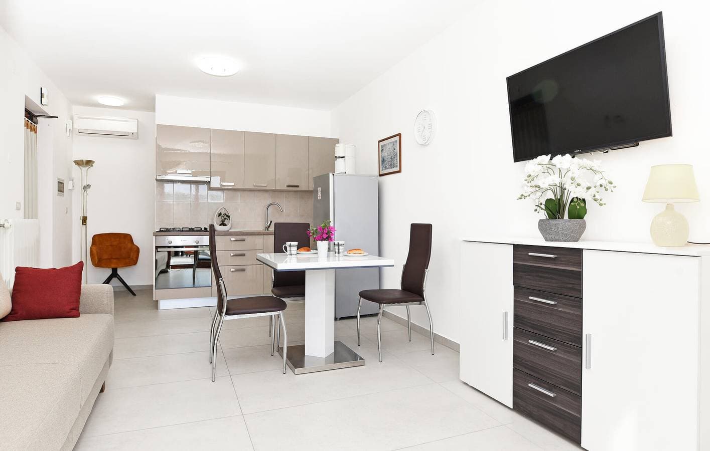 Foto 7 von 23: Apartment am Meer mit Terrasse, WLAN und Parkplätzen an der Straße – 600 m vom Strand entfernt