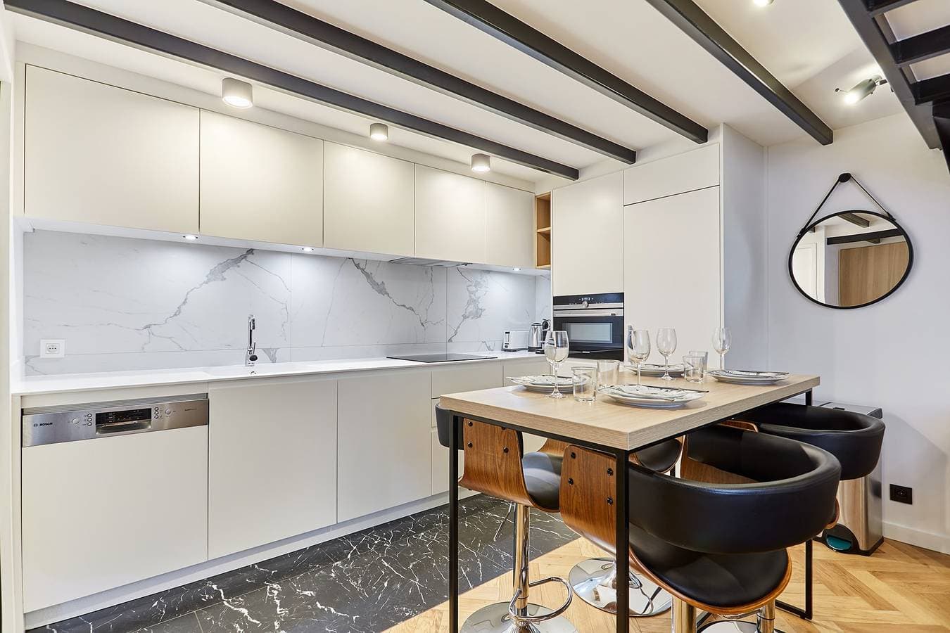Foto 5 von 16: Charming Duplex Loft - Paris City Center