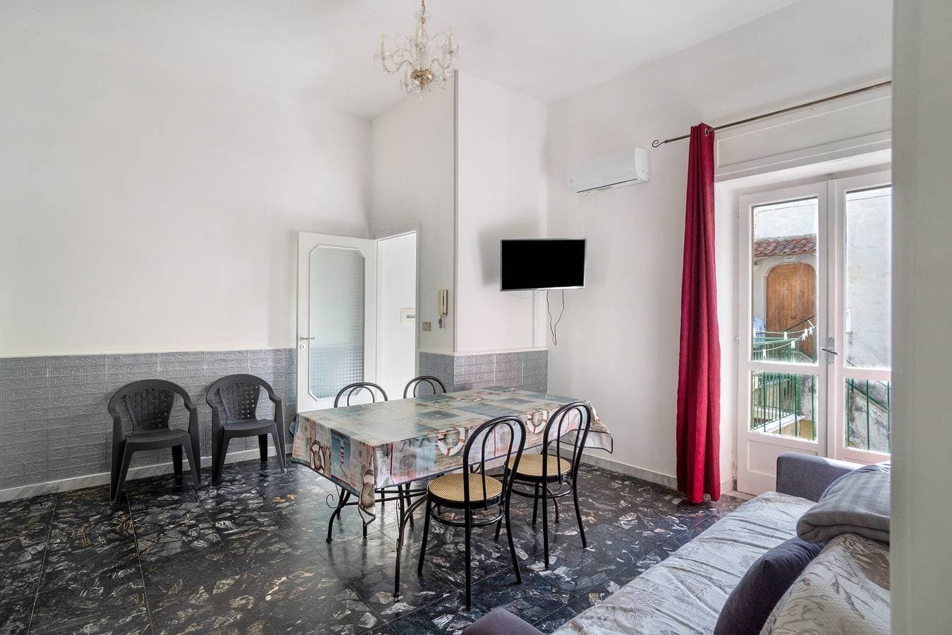 Foto 6 von 22: Ferienwohnung 'Casa Di Mieri' mit Bergblick, Wi-Fi und Klimaanlage