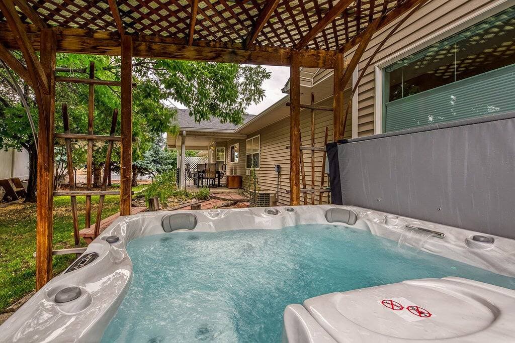 Foto 10 von 42: The Hidden Gem House- 3 Bedroom house with hot tub