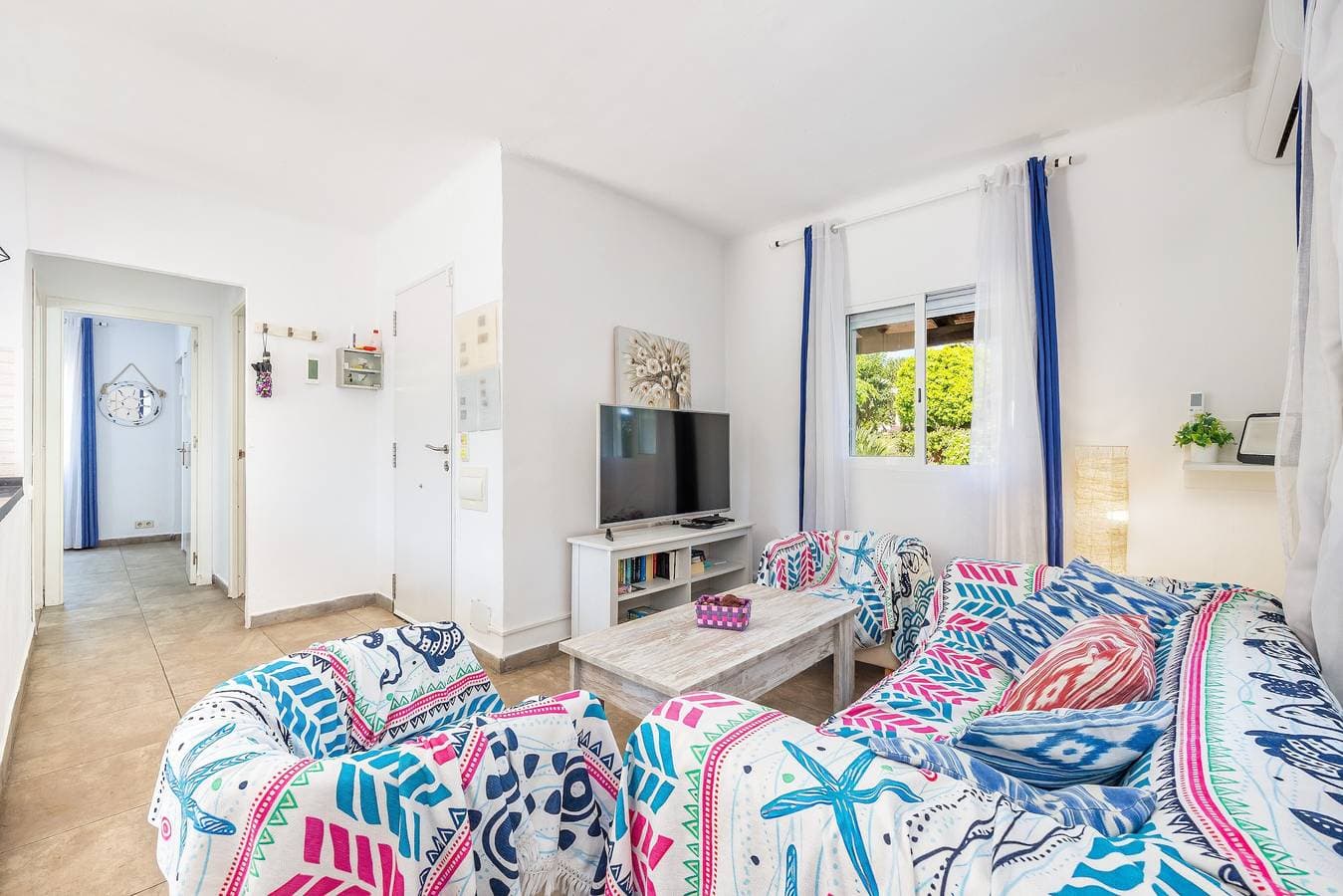 Foto 4 von 34: Modernes Ferienhaus "Casa Enriqueta" mit Meerblick, Garten, Terrassen & Pool