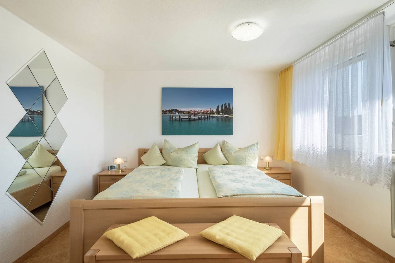Foto 12 von 25: Schöne Ferienwohnung "Lilo" ganz nah am Bodensee mit Blick auf den See und die Berge