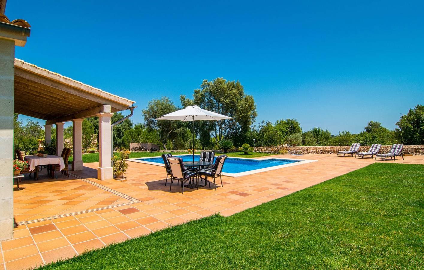 Foto 8 von 41: Modernes Apartment mit Terrasse, Pool und Grill - in der Nähe von Lloret de Vistalegre