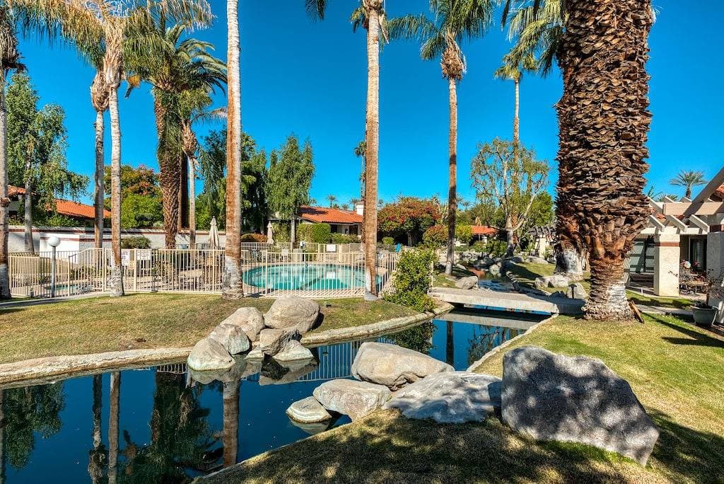 Foto 6 von 49: Indian Wells Pools and Streams Art Home w/ Tennis