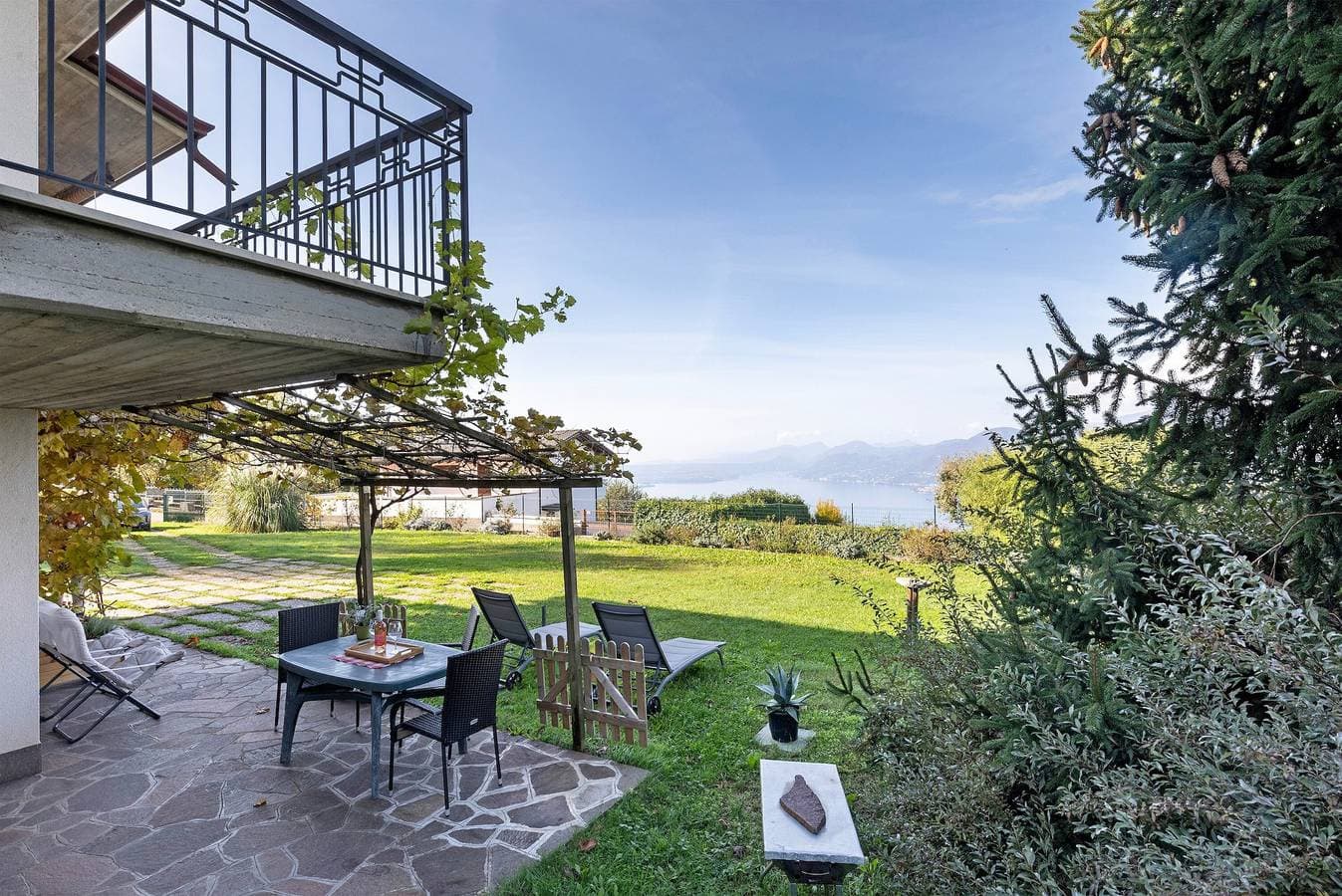Foto 4 von 27: Monoroom mit Garten- und Seeblick, privater Terrasse und WLAN