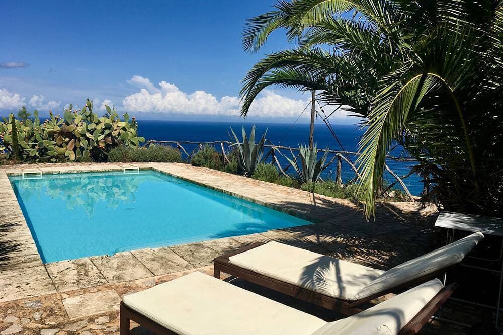 Rustic finca in a quiet location with pool and panoramic sea and mountain views 1