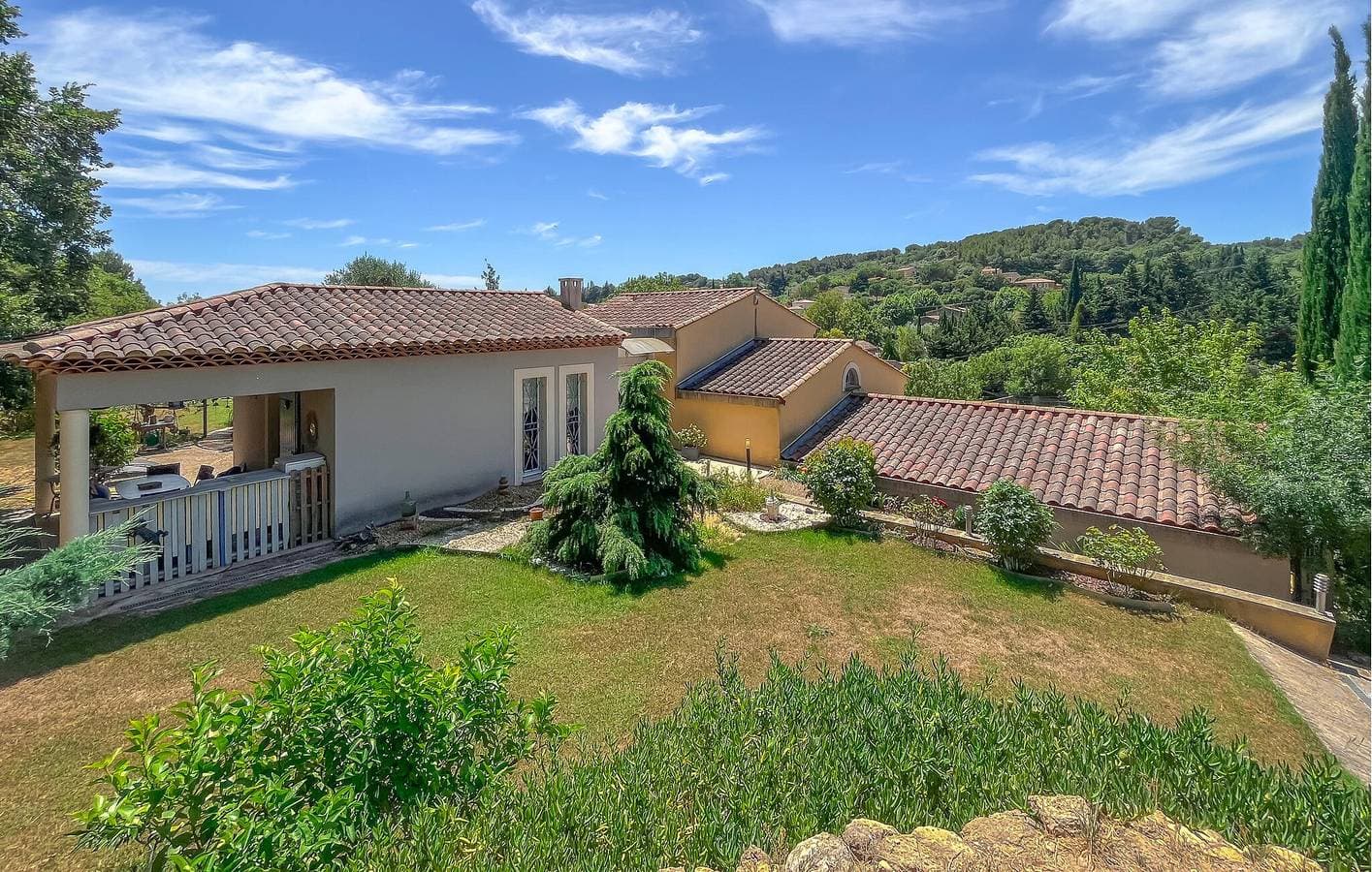 Geräumige Ferienwohnung mit Pool, WLAN und Terrasse in der Nähe von Miramas und Saint-Chamas 1
