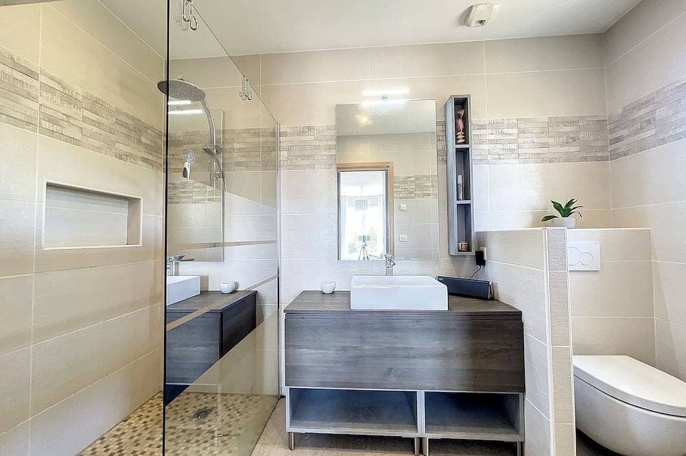 Foto 4 von 10: 4 bedroom villa 140m2 bungalow not overlooked, quiet pool +garden