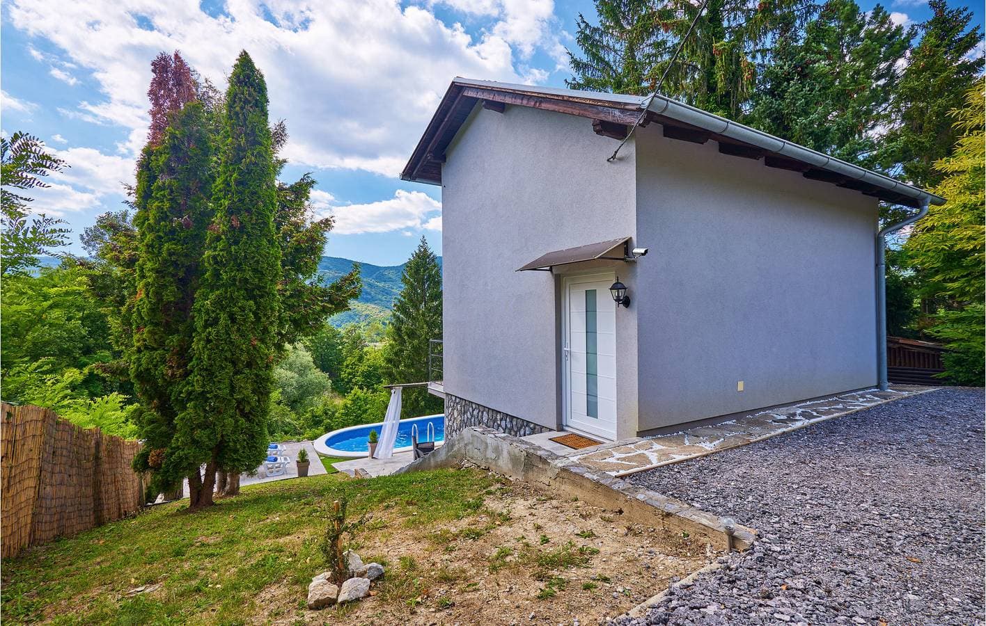 Foto 2 von 22: Charmante 76 m² große Wohnung mit WLAN, Pool, Terrasse und Grill