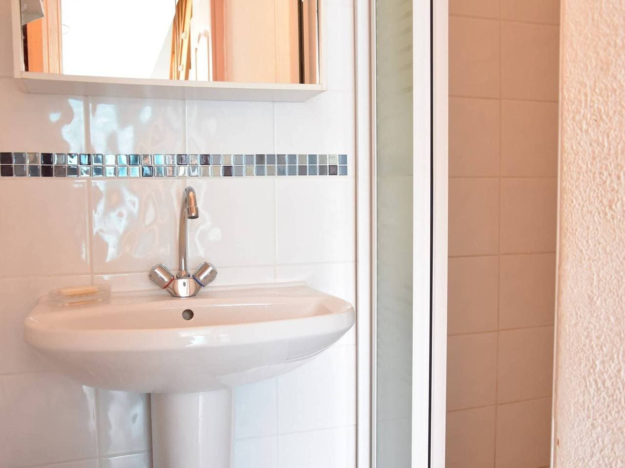 Foto 9 von 18: Gemütliches Ferienhaus in Gruissan, 3 Zimmer, 6 Betten, strandnah, Klimaanlage, Parkplatz