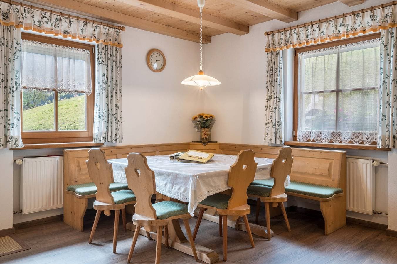 Foto 5 von 33: Ferienwohnung 'Kranebitterhof Edelweiss' mit Bergblick, Gemeinschaftsgarten und WLAN