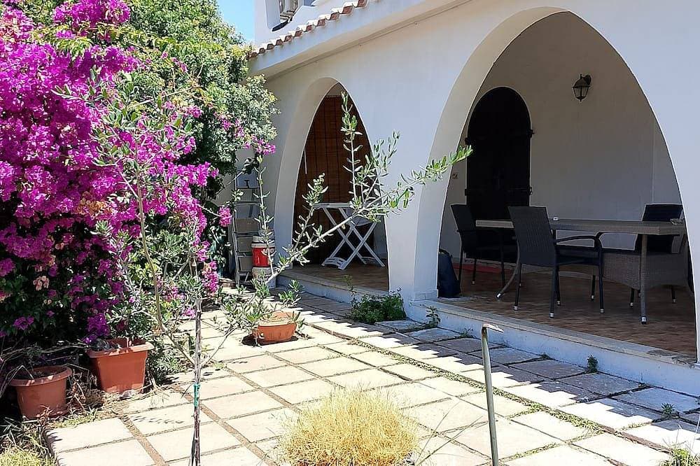 Foto 8 von 10: Villa bifamiliare con giardino  con tre camere da letto a 300 Mt dalla spiaggia