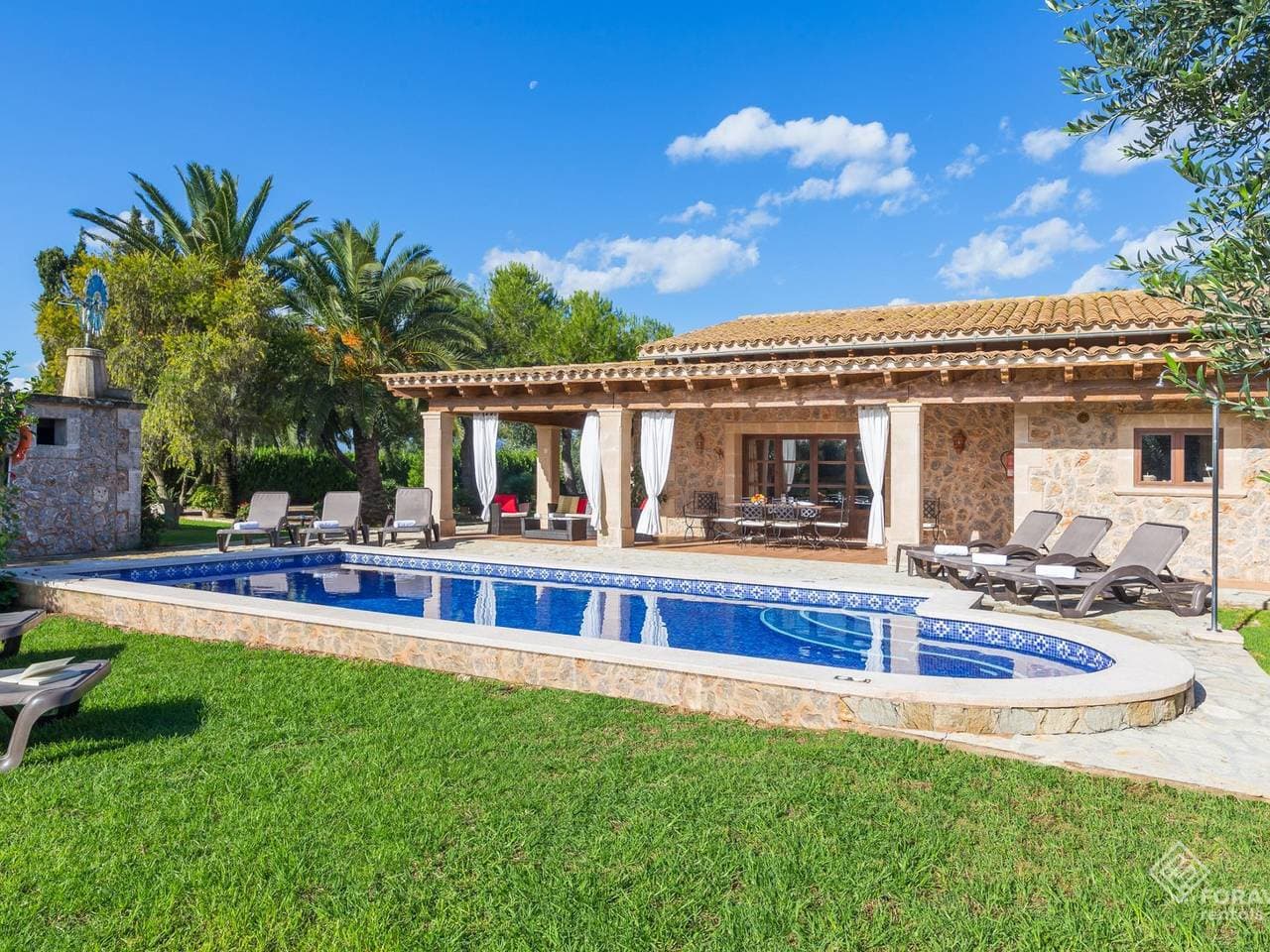 Son March - Spektakuläre Villa mit Pool und Garten am Rande von Sa Pobla 1