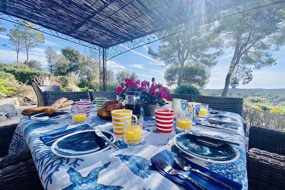 Foto 9 von 30: Charmante Villa mit 5 Schlafzimmern in der Nähe von Valbonne auf einem geschlossenen Grundstück