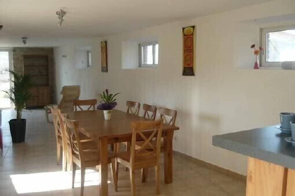 Foto 10 von 12: Großes Ferienhaus in einem Bauernhaus aus Stein, typisch für die südliche Ardèche
