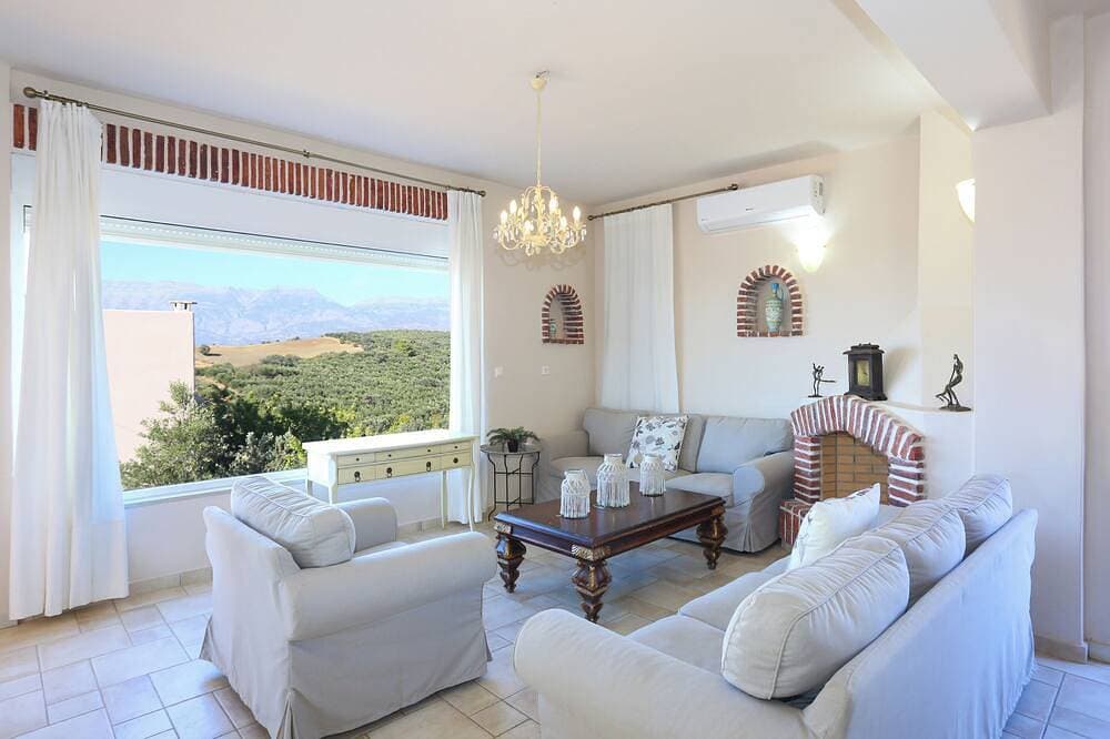 Foto 12 von 30: Traditional villa in a serene environment with amazing sea view in Listaros