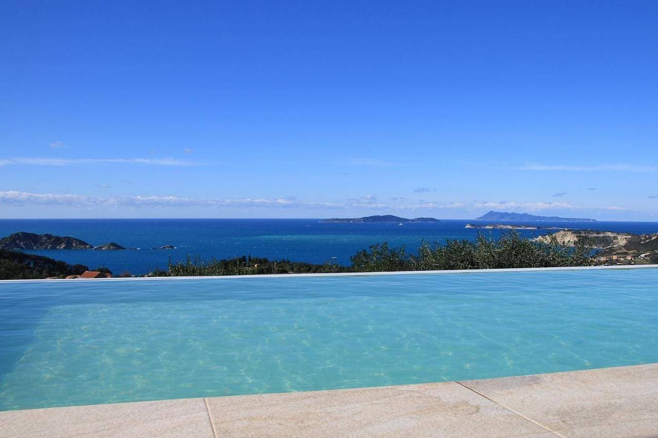 Foto 4 von 48: Villa with Private Pool