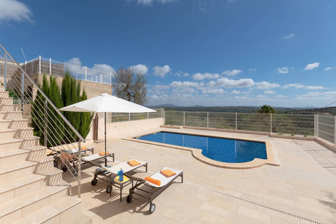 Foto 2 von 27: Villa für 8 Personen mit Balkon