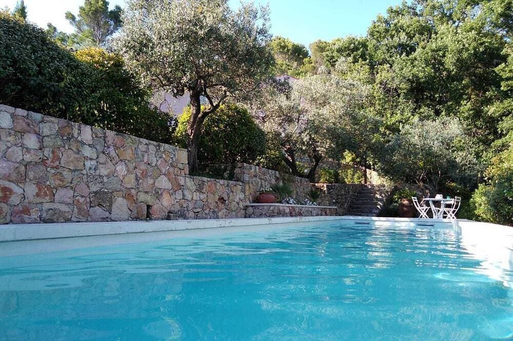 Cottage mit privatem Pool 1