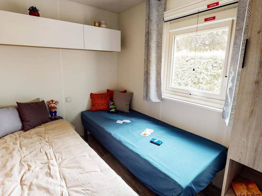 Foto 12 von 45: Camping Siblu Domaine de Kerlann - Funpass inclus - Mobilheim 8 personen - Essential 3ch 8p Signature ohne Klimaanlage
