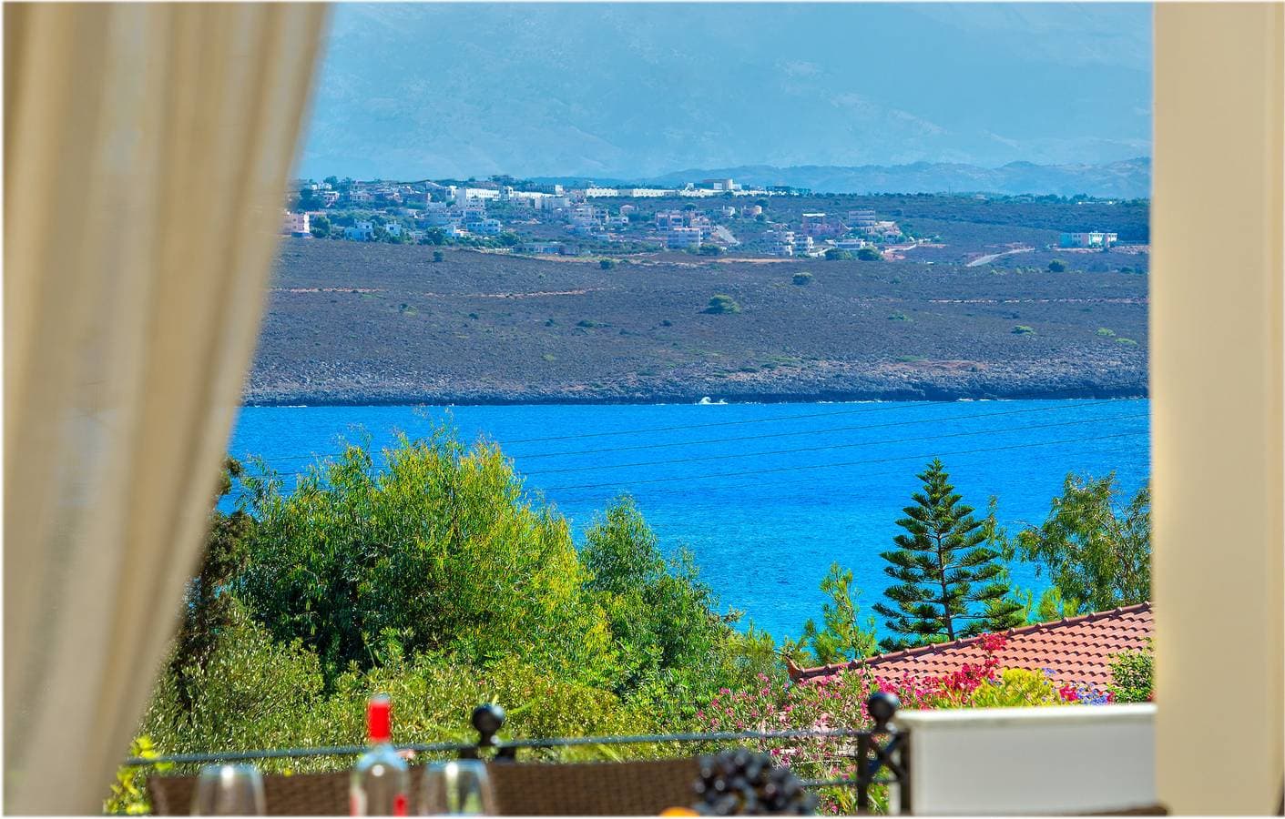 Foto 7 von 70: Luxury Seaside Villa Plumeria – 50m to Sandy Beach