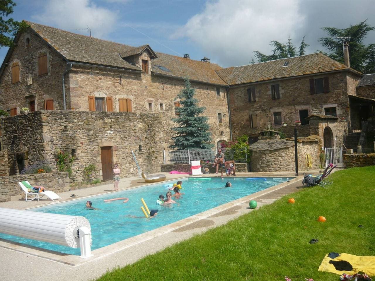Foto 2 von 16: Bed & Breakfast „Chambre La Bleuet“ mit Bergblick, Gemeinschaftspool und WLAN