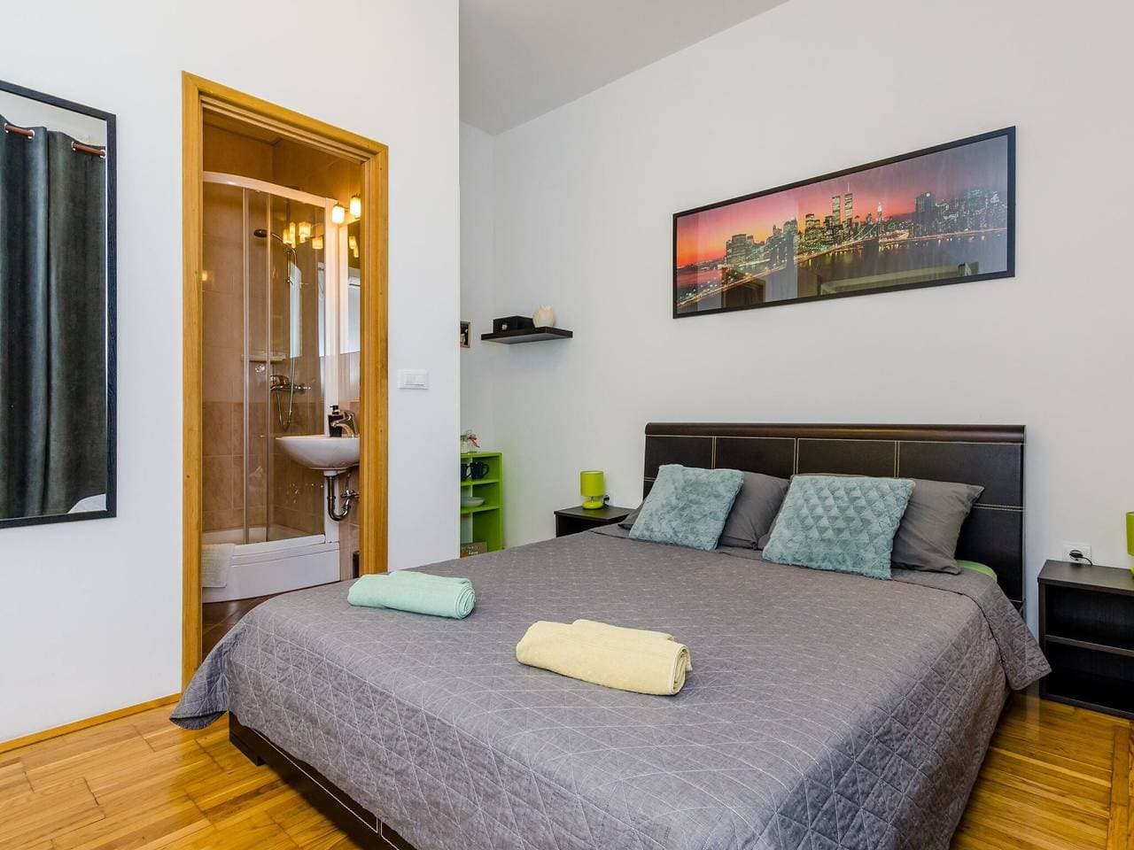 The Point Room - Double Room with City View 1