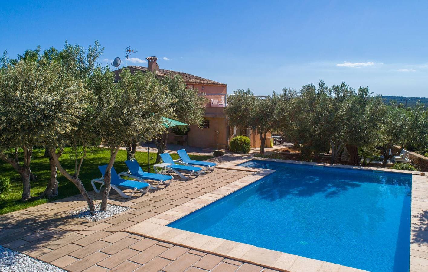 Foto 10 von 52: Apartment mit Meerblick, Pool und Terrasse, 1,5 km vom Strand entfernt