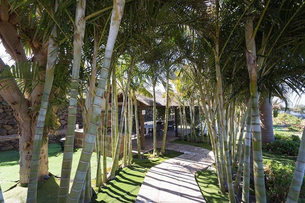 Foto 11 von 30: 2 Bedrooms, Sea View, Heated Pool 27ºC, Heating, Free Wifi, private garden and barbecue (4)