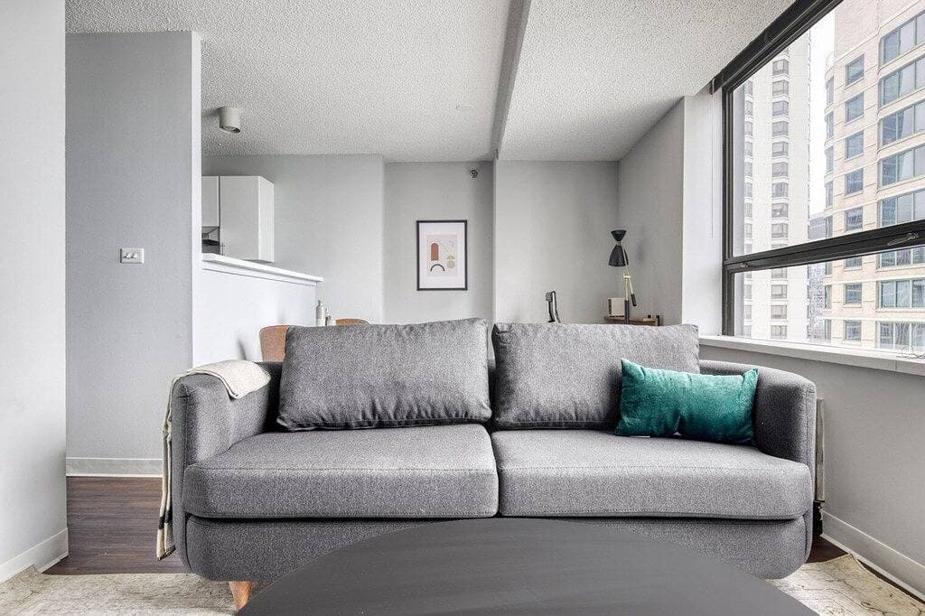 Foto 6 von 20: Luxe Streeterville Studio w/ Gym, Pool, walk to Navy Pier, by Blueground