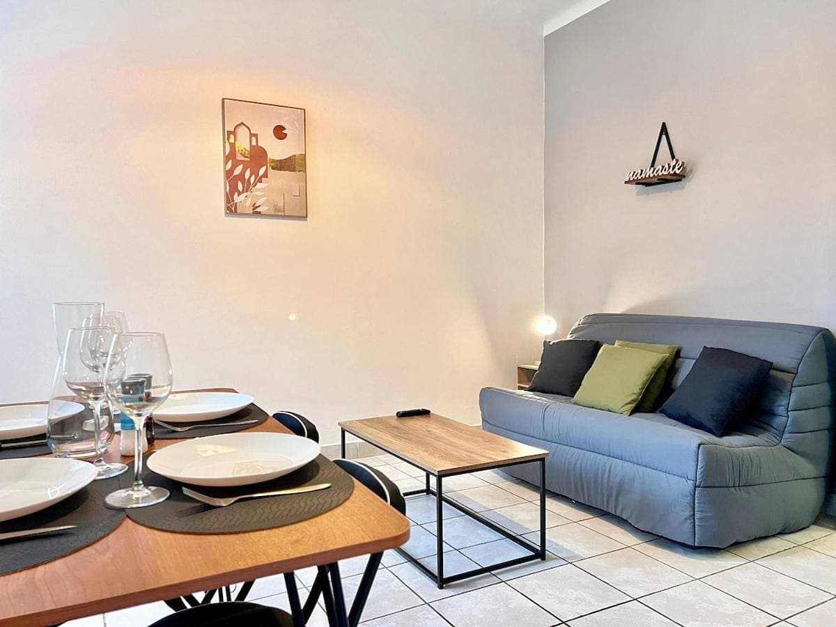 Foto 3 von 62: One-Bedroom Apartment with Balcony and City View
