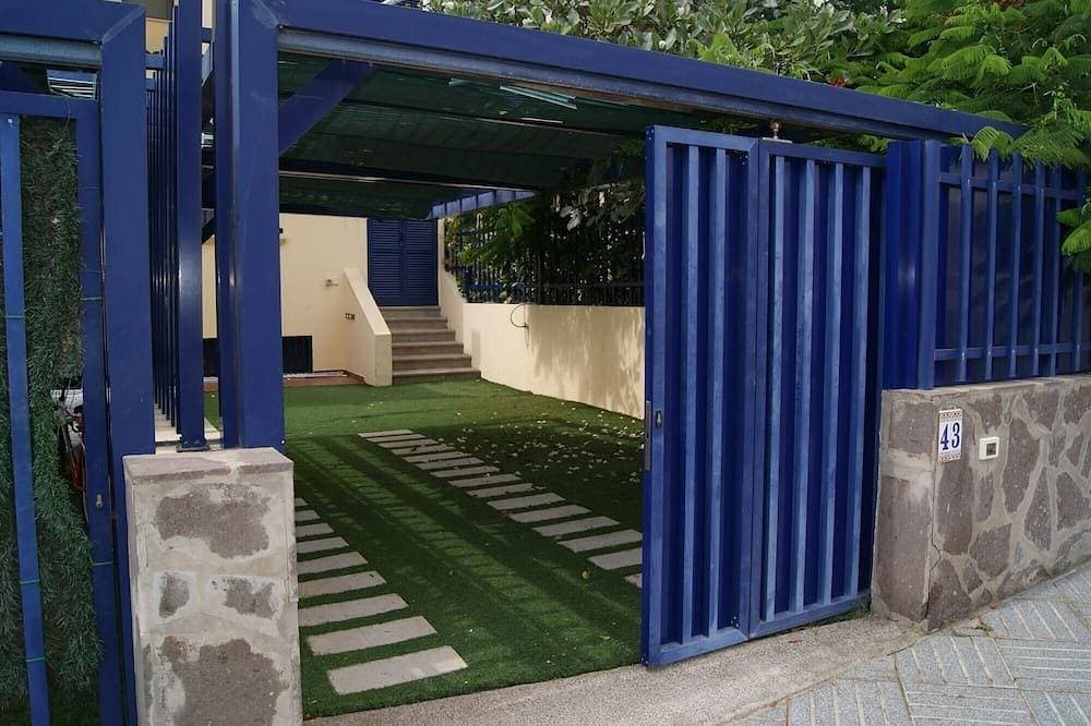 Foto 13 von 24: Very spacious bungalow with terrace, sea views, community pool and jacuzzi.