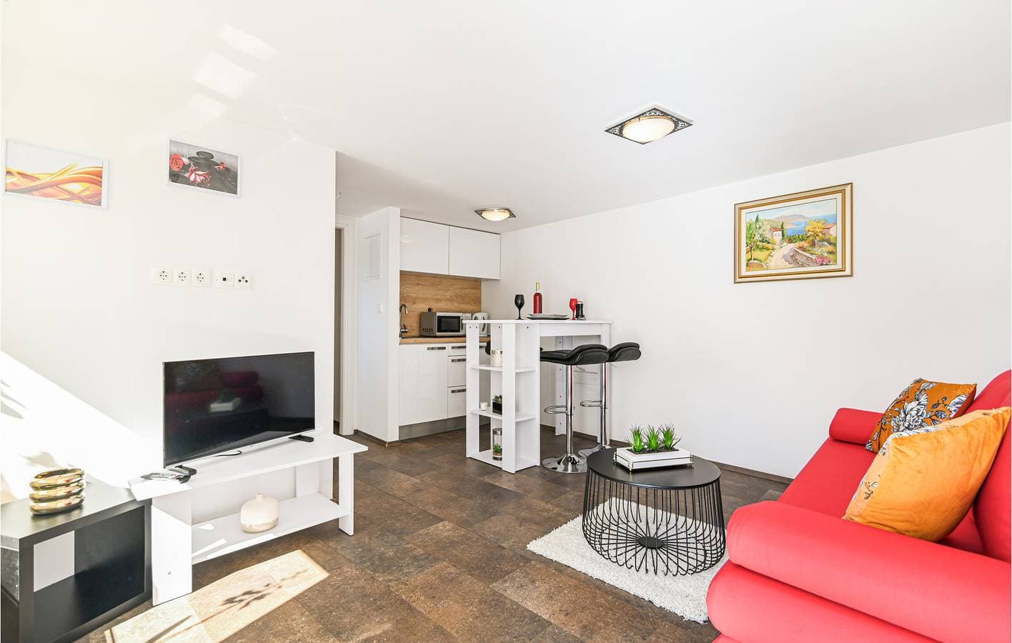 Foto 2 von 20: Gemütliche Ferienwohnung, 200 m vom Strand Uvala Bočići entfernt, mit moderner Ausstattung