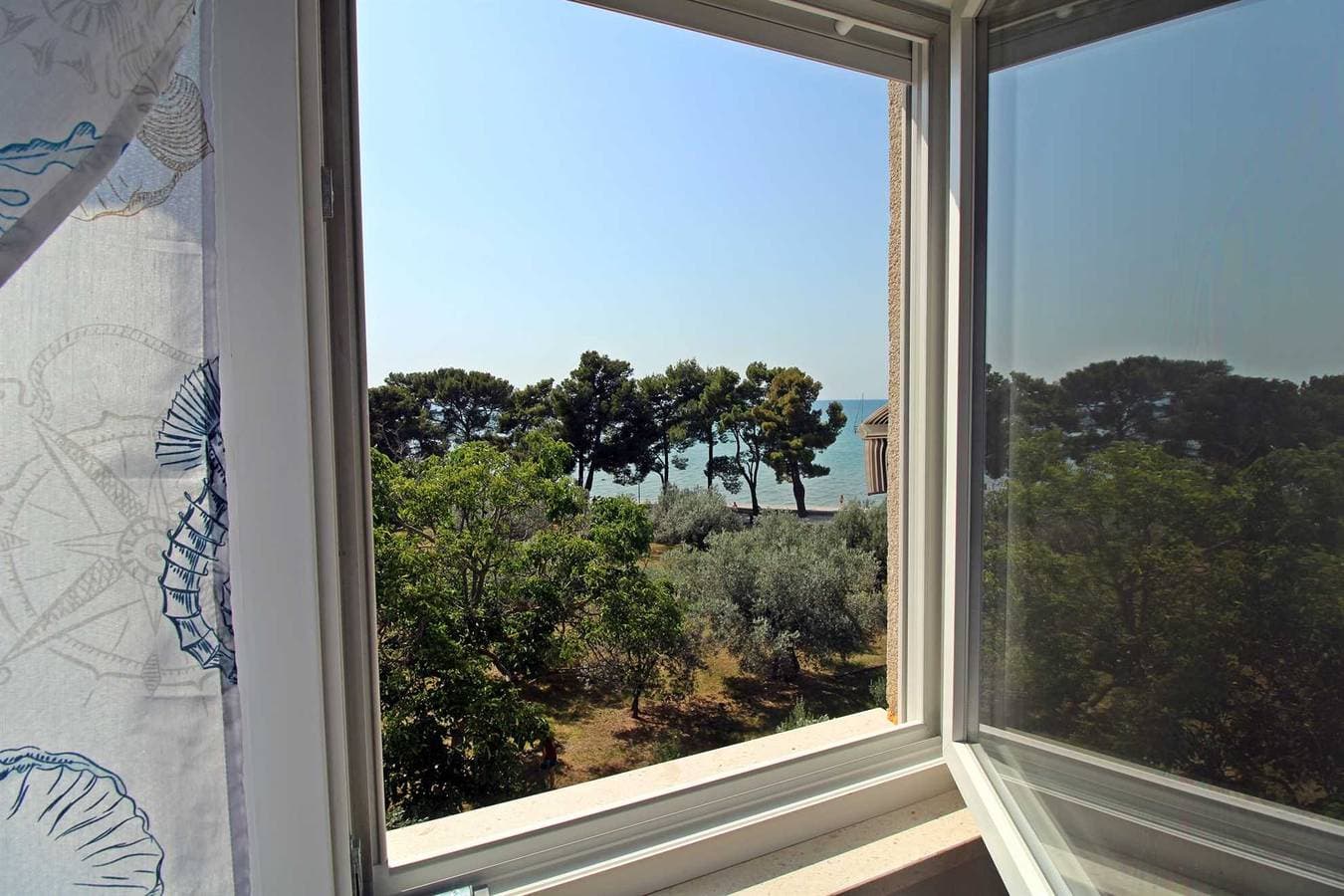 Foto 5 von 19: Ferienwohnung für 4 Personen in Fažana mit Meerblick, 50 m zum Strand