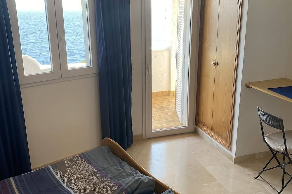 Foto 3 von 30: Elegante 3-Schlafzimmer Villa in 1. Meereslinie mit atemberaubenden Blick