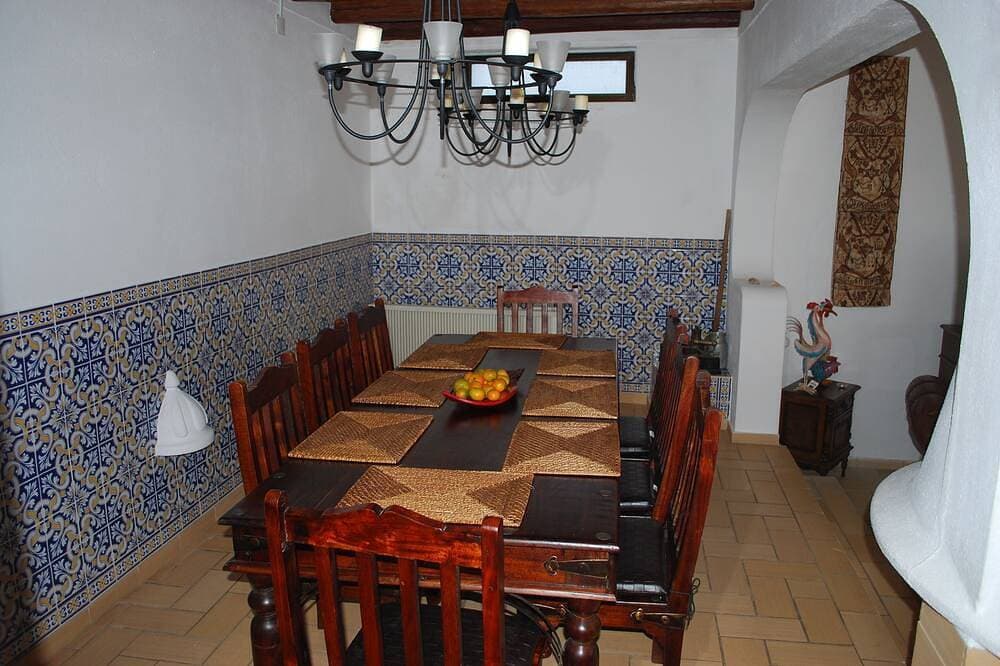 Foto 12 von 30: Villa & Cottage - 2 Doppelbetten, 4 Einzelbetten, 2 Küchen, 4 Duschen, 2 Aufenthaltsräume